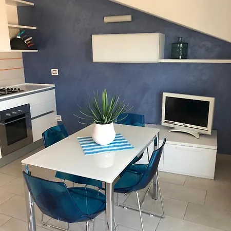 Frontemarevasto Apartment